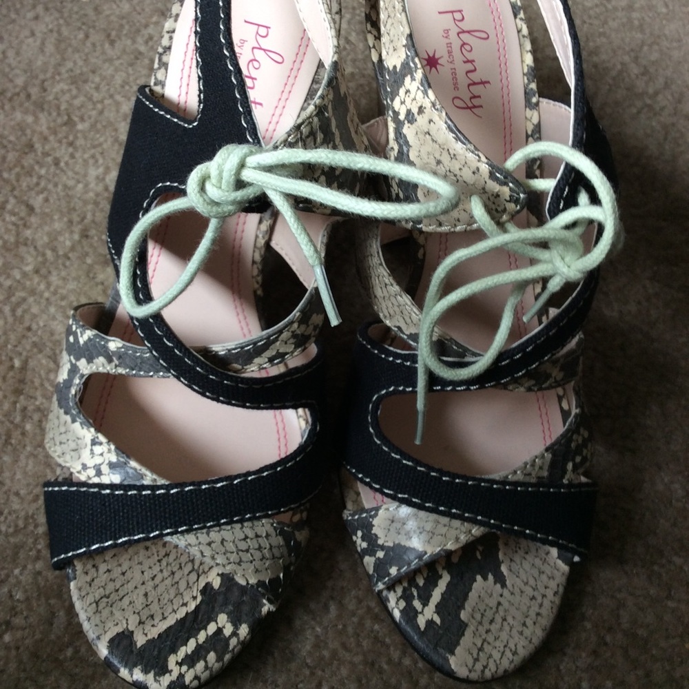 TRACY REESE WEDGE SNAKE PRINTSIZE 7 1/2 PRICENEGOT